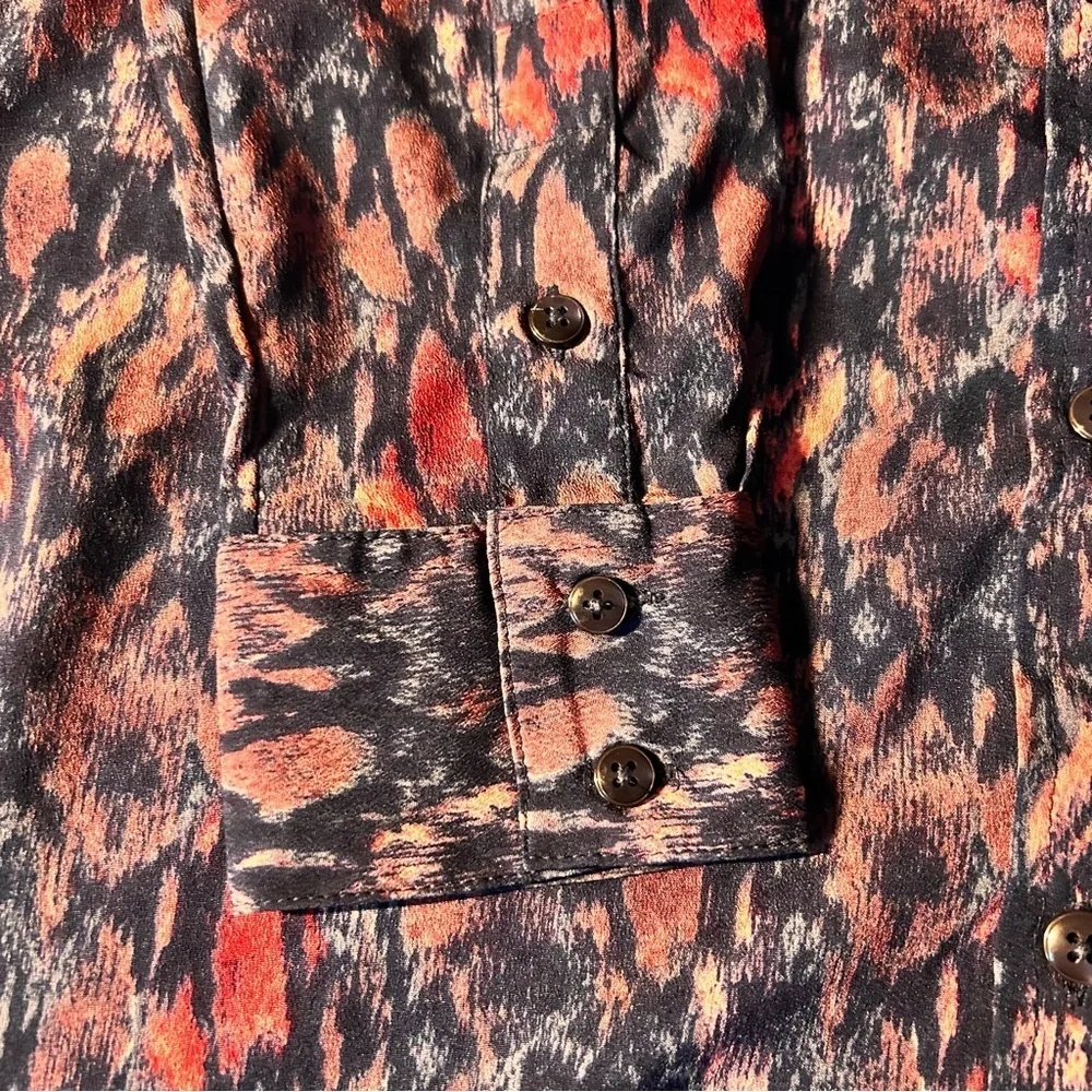 American Eagle Button Down Print Blouse. Size XS - Picture 7 of 7